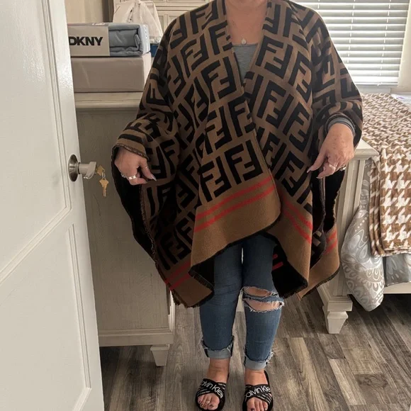 Fendi Tan and Black Logo Wrap - Picture 2 of 4